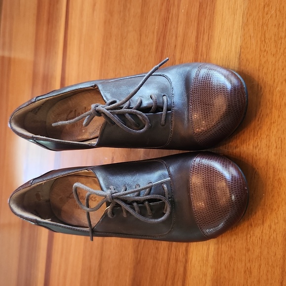Indigo by Clarks - cap toe oxford heels - Picture 2 of 4